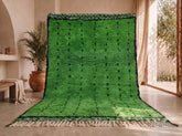 Alili - Tapis berbère sur mesure vert émeraude et noir - Tapis Beni Ourain à pois