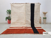 Ameni - Tapis berbère sur mesure orange terre, blanc et noir - Tapis Beni Ourain à pois