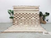 Assya- Tapis berbère sur mesure écru et marron - Tapis Beni Ouarain damier