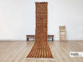 Azran – Tapis berbère sur mesure damier marron et jaune – Tapis Beni Ouarain couloir
