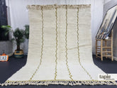 Hifza - Tapis berbère sur mesure blanc et vert olive - Tapis Beni Ourain à zigzag