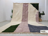Ilina - Tapis berbère sur mesure blanc et violet - Tapis Beni Ourain abstrait