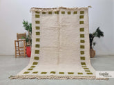 Khaki - Tapis berbère sur mesure vert et blanc - Tapis Beni Ouarain quadrillage