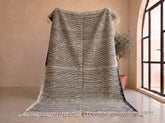 khat - Tapis kilim sur mesure noir et ivoire - Tapis berbère rayé