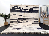Linaa - tapis berbère sur mesure blanc et bleu foncé abstrait - tapis beni ouarain fait main