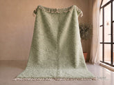 Merja - Tapis berbère sur mesure vert sauge - Tapis Beni Ourain uni