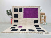 Maysa - Tapis berbère 244x274 violet et noir - Tapis Beni Ouarain géométrique