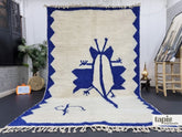 Nadra - tapis berbère sur mesure blanc et bleu abstrait - tapis beni ouarain fait main