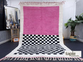 Navid - Tapis Beni Ouarain fuchsia et noir - Tapis damier sur mesure