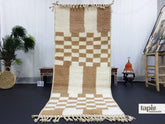Nayel – tapis berbère beni ouarain damier marron clair et blanc sur mesure