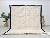 Nayla - Tapis berbère 242x256 noir et blanc - Tapis Beni Ourain à pois