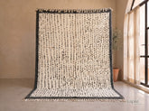 Nuqat - Tapis berbère sur mesure ivoire et noir charbon - Tapis Beni Ourain à pois