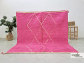 Rafina – Tapis berbère sur mesure rose géométrique relief - Tapis Beni Ouarain fait main