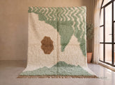 Rihana -Tapis berbère sur mesure vert sauge, ivoire et caramel - Tapis Beni Ourain abstrait