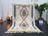 Rimsha - Tapis berbère 122x167 blanc et violet - Tapis Azilal Beni Ourain géométrique