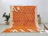 Shamsa – Tapis berbère sur mesure orange rayé - Tapis Beni Ouarain shaggy