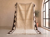 Zwaqa - Tapis berbère sur mesure marron chocolat et ivoire - Beni Ourain zigzag