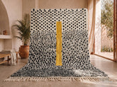 Tkhdrit - Tapis berbère sur mesure ivoire, noir et jaune - Tapis Beni Ourain à pois