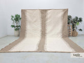 Azina - Tapis berbère sur mesure gris ardoise et blanc - Tapis Zanafi abstrait kilim