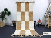Tifawt – tapis berbère beni ouarain damier marron clair et blanc 97x228