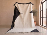 Tomlilt -Tapis kilim sur mesure noir et ivoire - Tapis berbère abstrait