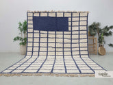 Ufaq- Tapis berbère sur mesure bleu acier et blanc - Tapis Beni Ouarain géométrique
