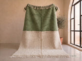 Yasmine - Tapis berbère sur mesure vert olive et ivoire - Tapis Beni Ourain