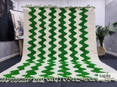 Zayen – tapis berbère beni ourain vert et blanc zigzag sur mesure