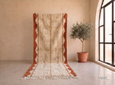 Zwaqa - Tapis berbère couloir sur mesure sable et terracotta - Beni Ourain zigzag