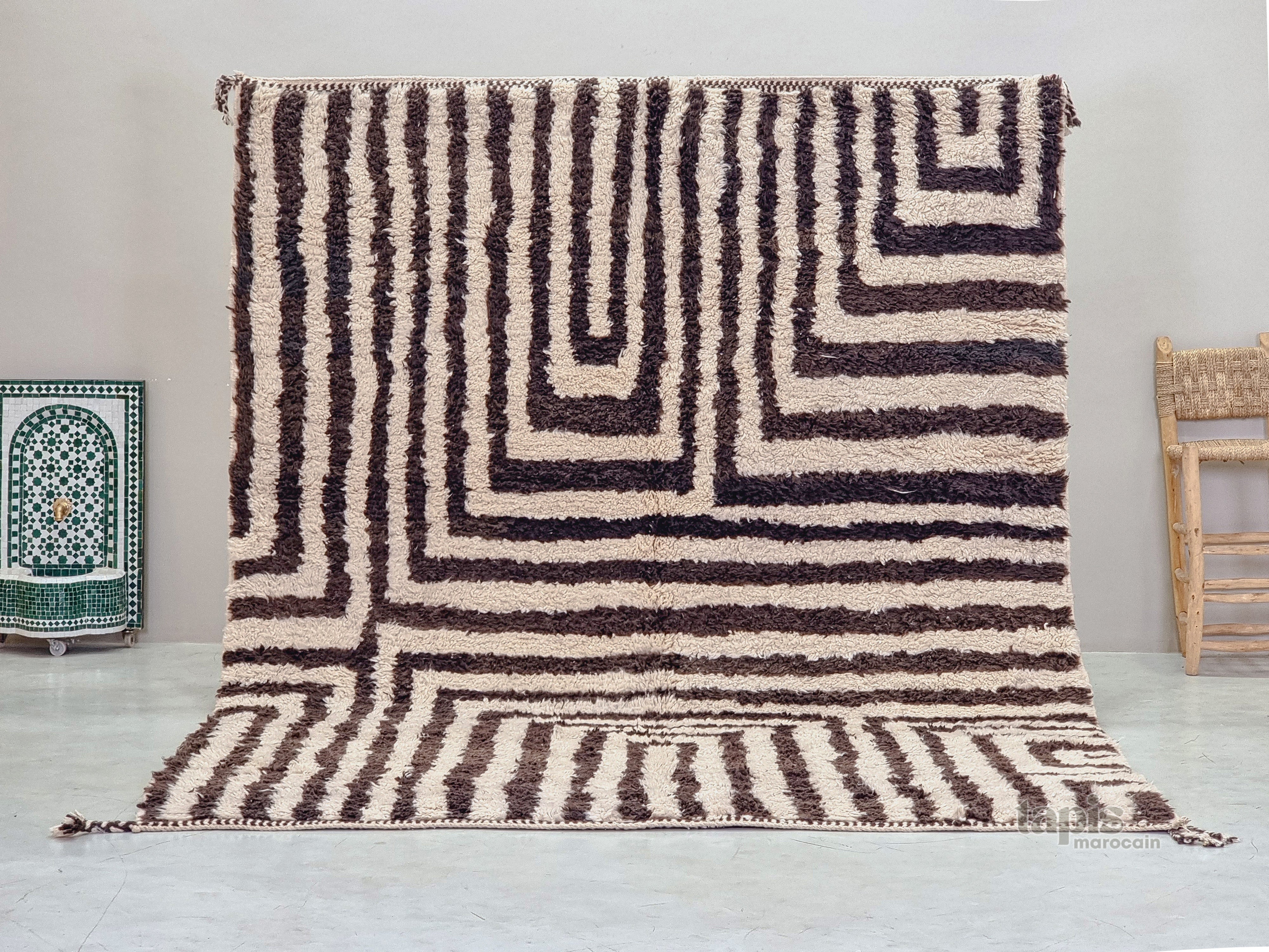 asmae-tapis-beni-ouarain-marron-et-creme-tapis-berbere-raye-en-laine-sur-mesure