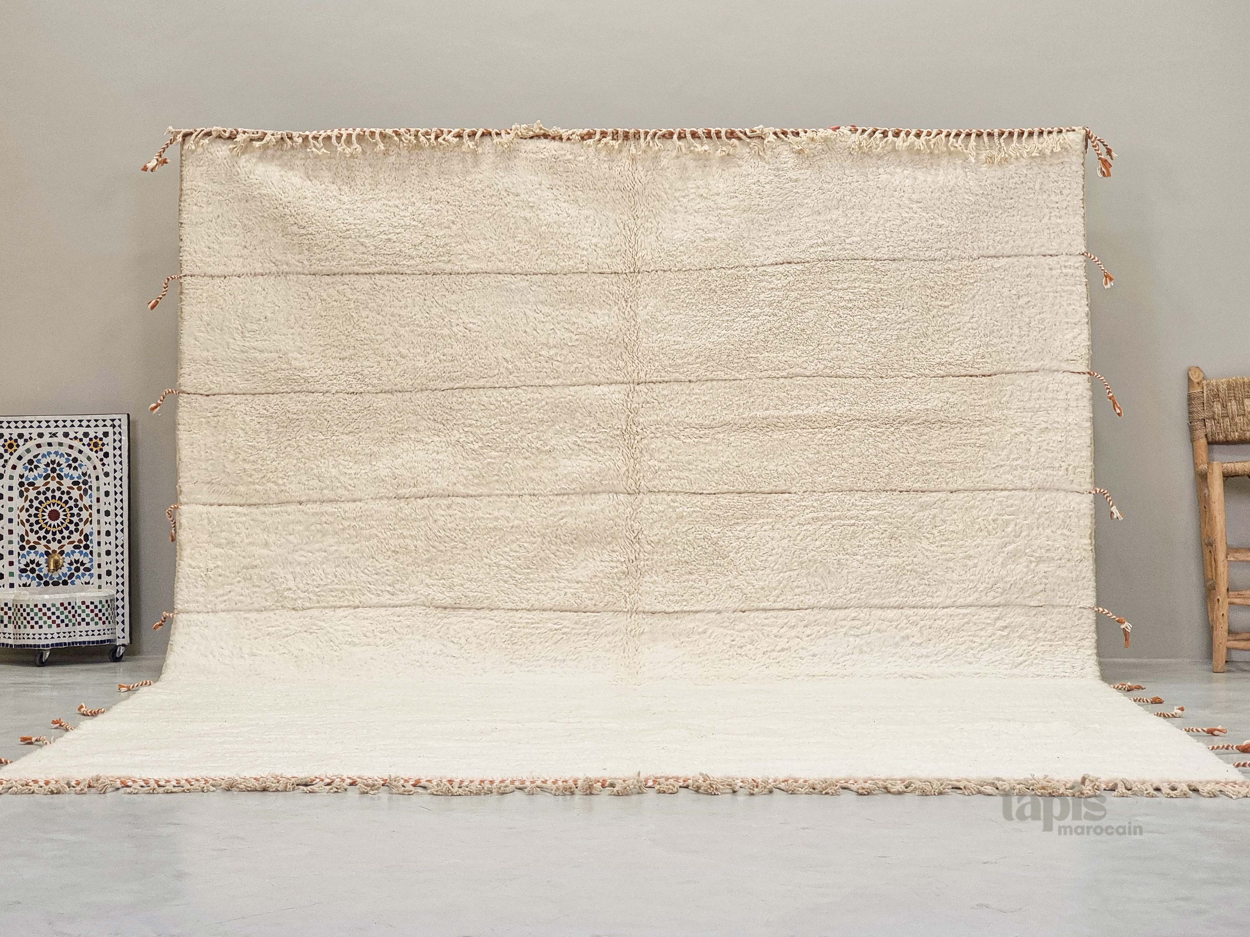 meriem-tapis-beni-ourain-raye-blanc-et-orange-tapis-berbere-en-laine-naturelle-style-rectangulaire-fait-main
