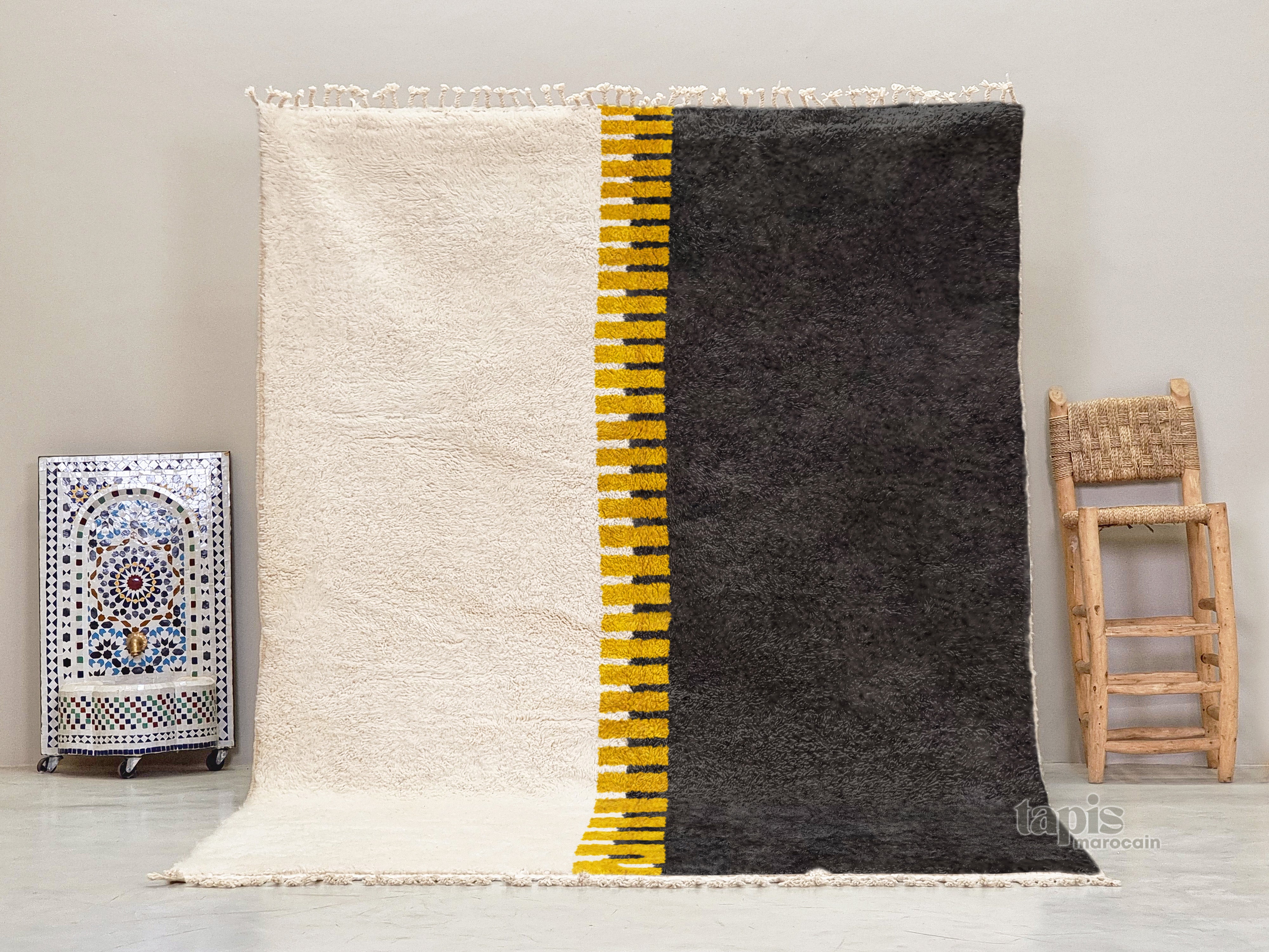 meryam-tapis-beni-ouarain-berbere-noir-et-blanc-tapis-geometrique-en-laine-sur-mesure