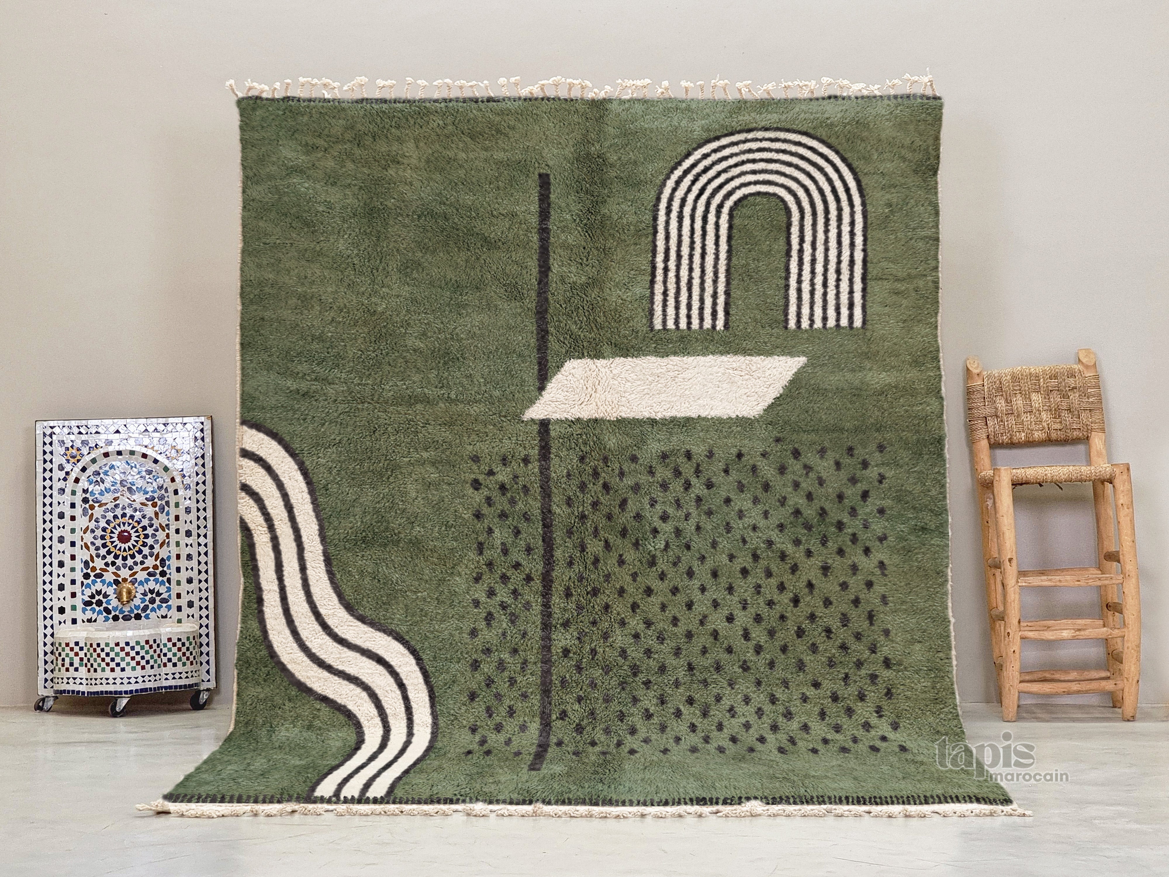 nafas-tapis-beni-ouarain-vert-et-blanc-tapis-berbere-abstrait-sur-mesure