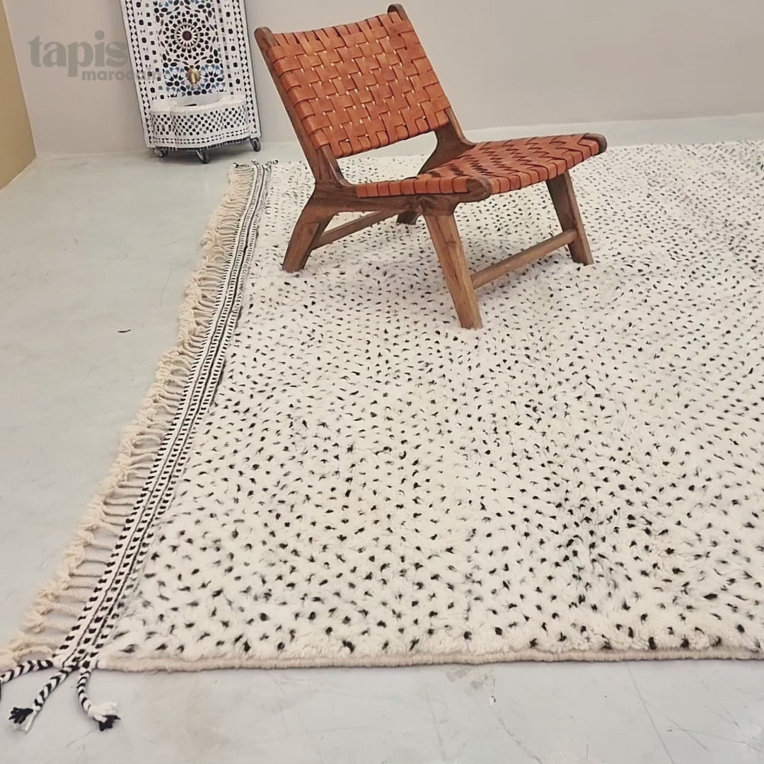 Tanirt - Tapis Beni Ourain noir et blanc - Tapis berbère à pois sur mesure