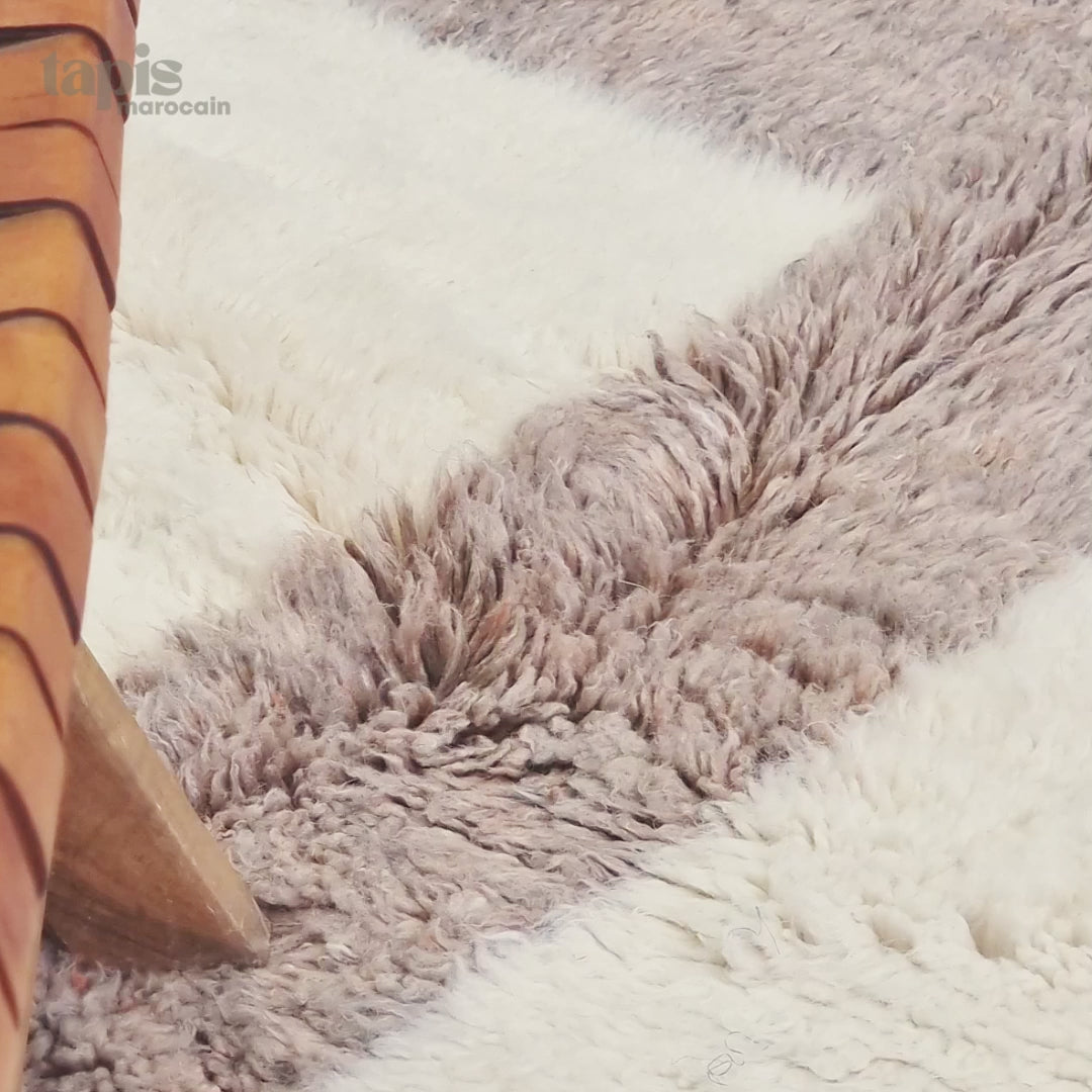 Lalla - Tapis 160x230 Beni Ouarain blanc et bleu  - Tapis berbère abstrait en laine