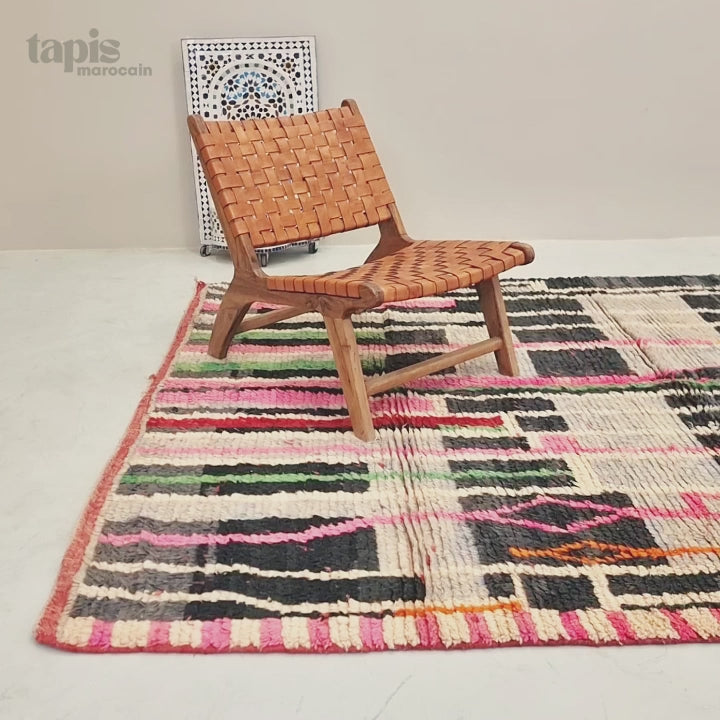 Ouarzaz - Tapis Boujad noir et rose à rayures - Tapis berbère en laine 180x250