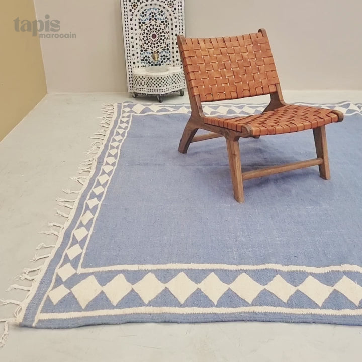 Tilelli - Tapis Kilim bleu et blanc - Tapis berbère Zanafi sur mesure