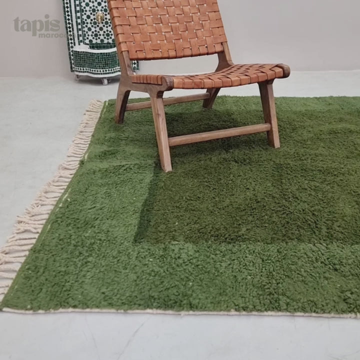 Amellal - Tapis Beni Ouarain berbère vert et blanc - Tapis en laine à pois sur mesure
