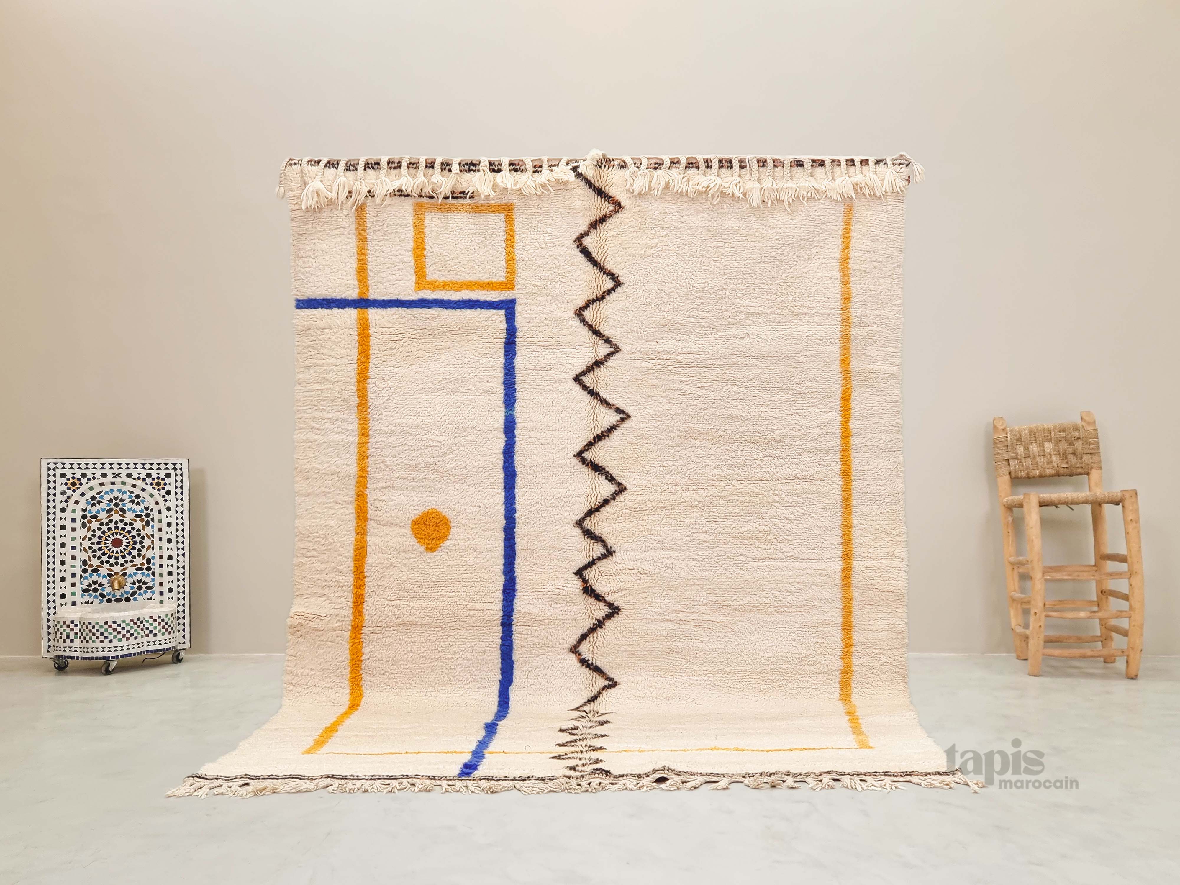 yuba-tapis-beni-ourain-raye-blanc-et-jaune-fait-main-en-laine-naturelle-sur-mesure